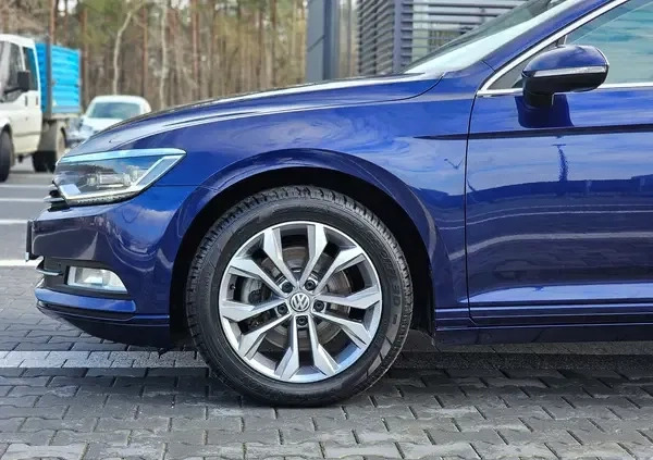 Volkswagen Passat cena 54900 przebieg: 189742, rok produkcji 2018 z Krzanowice małe 781